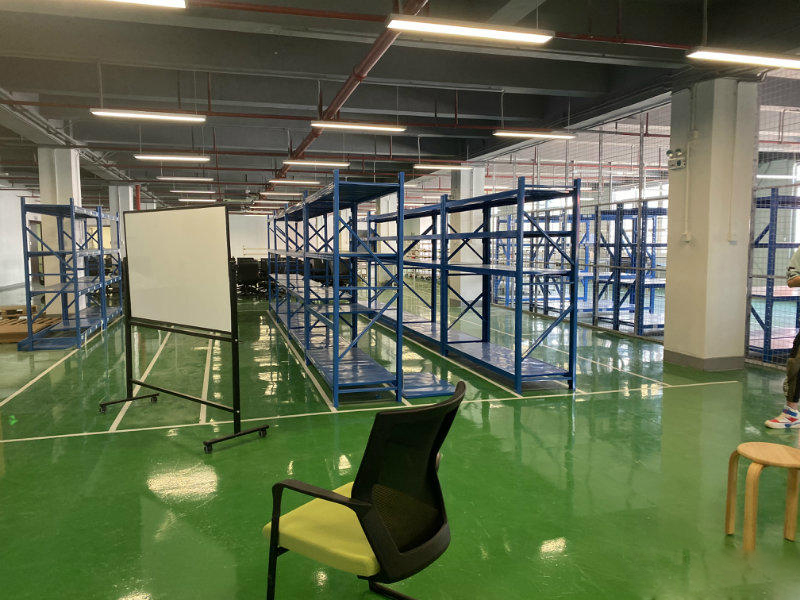 塘厦石马三楼1700平方精装厂房出租，主干道边，成熟工业城内