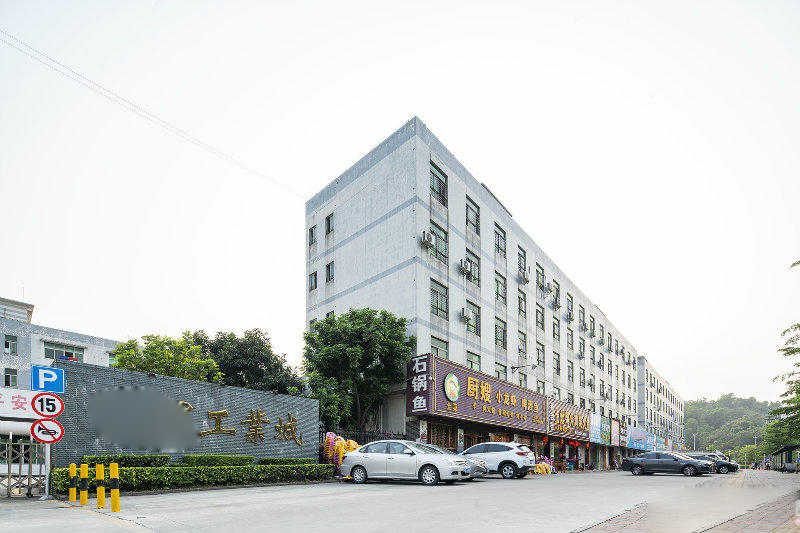 塘厦石马三楼1700平方精装厂房出租，主干道边，成熟工业城内