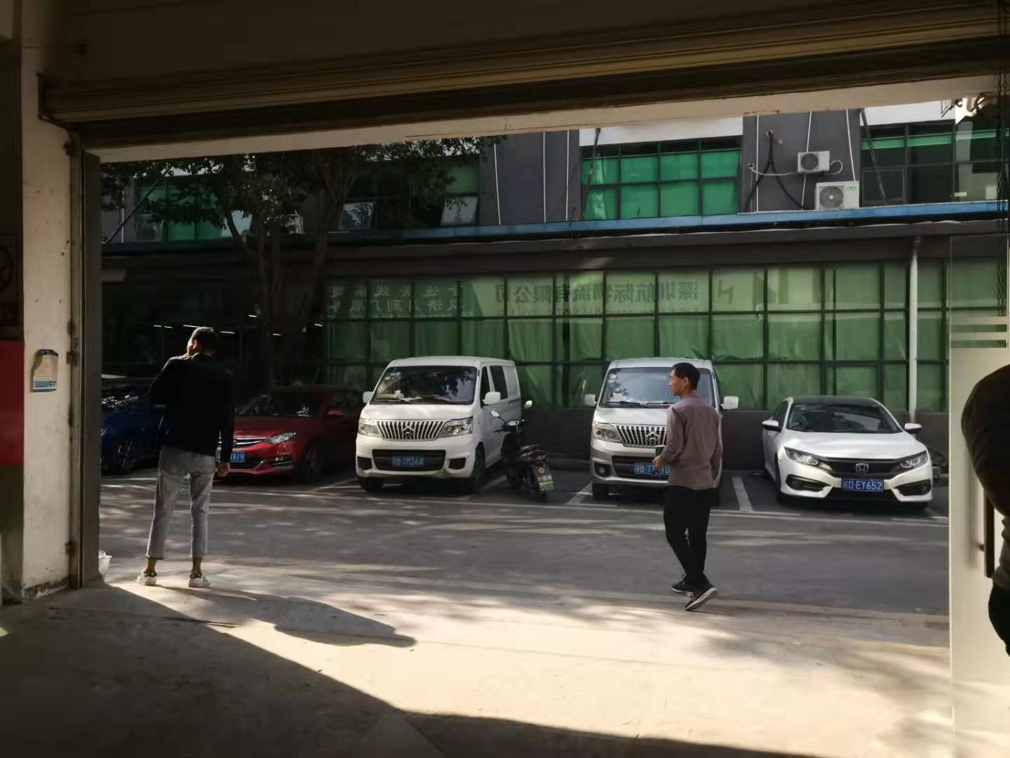 塘厦观澜交界处物流园一楼1000平仓库出租，高5米，好进货车