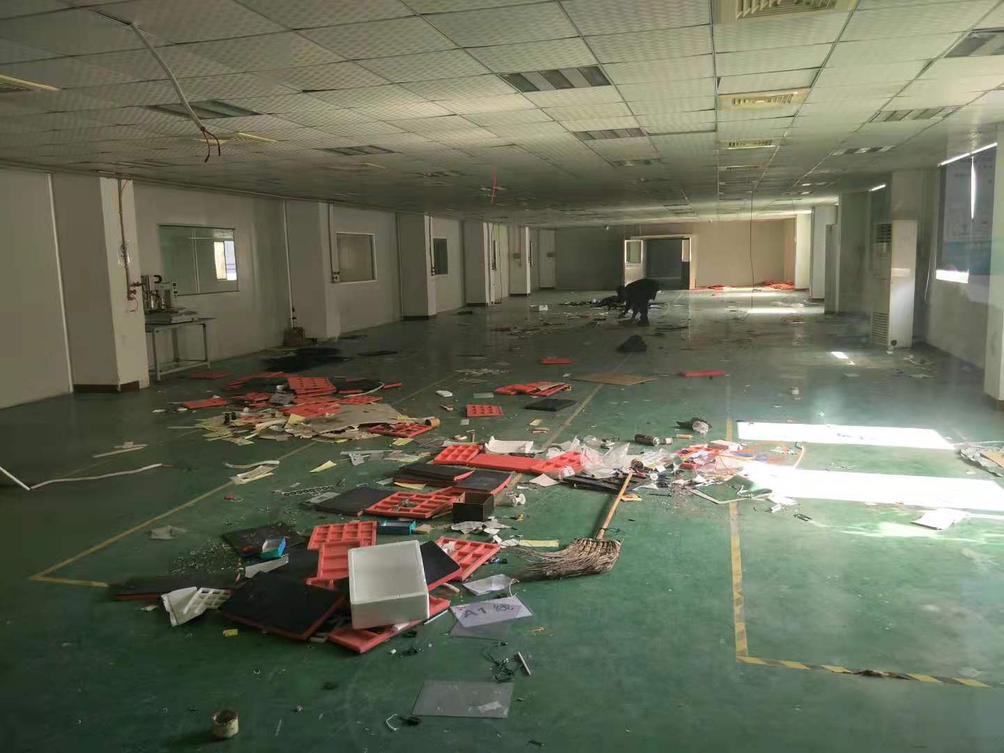 塘厦新出洁净无尘车间500平方，泡沫板，带办公室，无转让费用