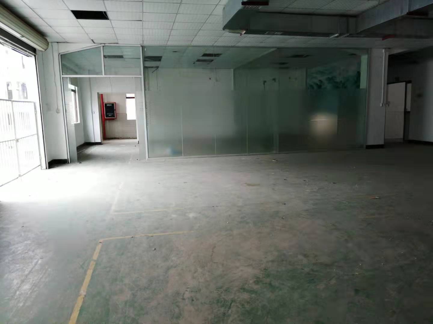 靠深圳 长安涌头工业区楼上2-3楼厂房大小分租 行业不限