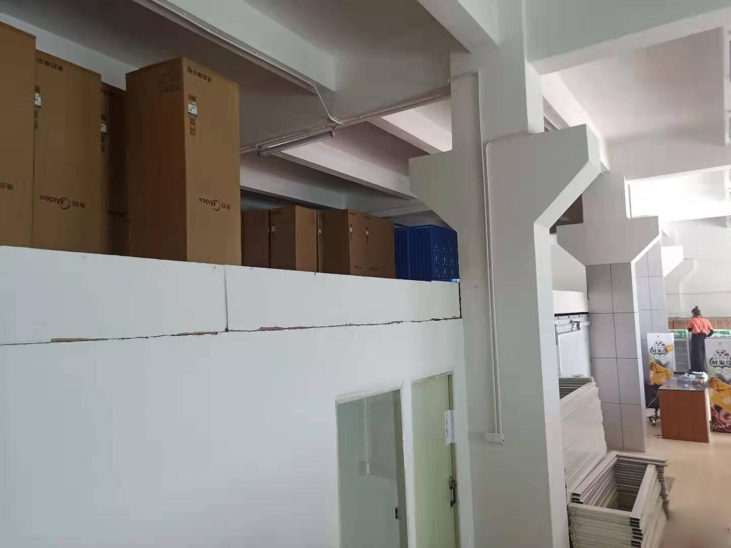  塘厦石潭埔一楼带冷库720平厂房出租，水电主线齐全，好进车