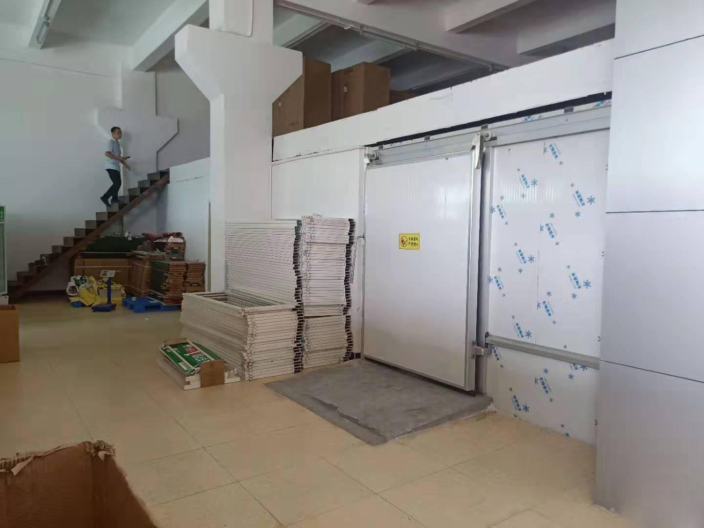  塘厦石潭埔一楼带冷库720平厂房出租，水电主线齐全，好进车