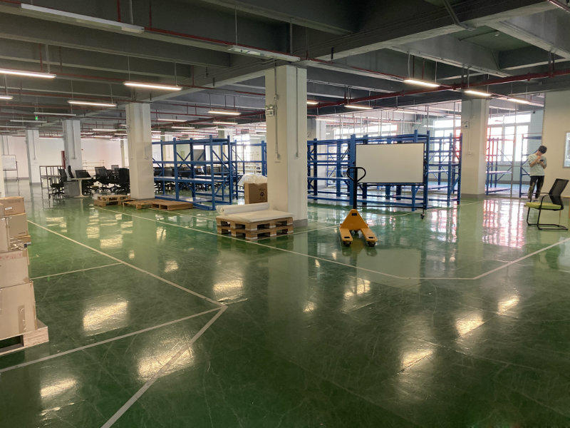 塘厦石马三楼1700平方精装厂房出租，主干道边，成熟工业城内