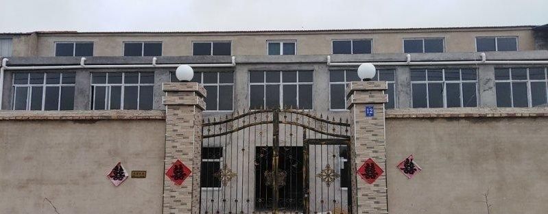 出租厂房仓库都可以,七间房子三层，三楼可做办公室!