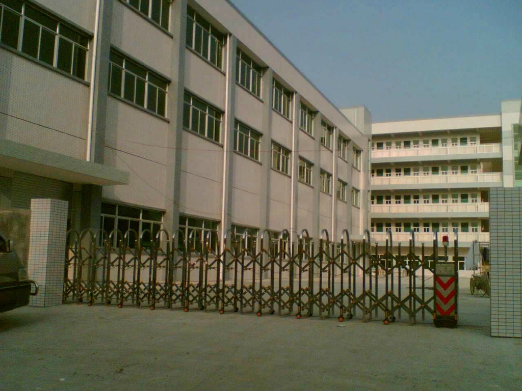 优质房源不贵 诸暨大唐7.5亩土地13000方标准厂房 证件齐全，交通方便，形象好