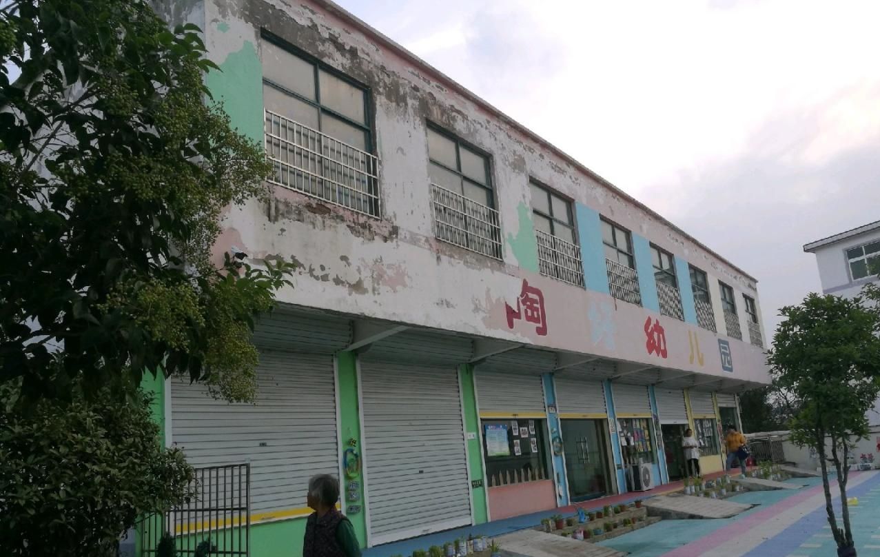 出租两层楼房,门口带院子,详细情况电话联系