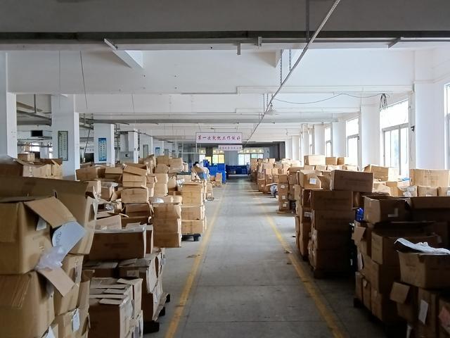 三乡镇原房东标准厂房出租，总面积4千平，环评秒过