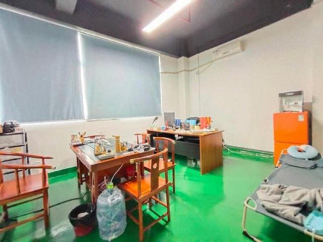 石岩园岭村委1380平建筑面积低价厂房出租现成精装修环境好