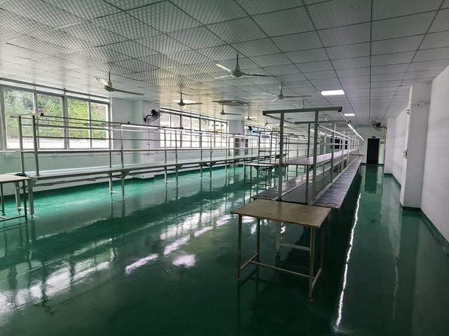 宝安石岩标准厂房楼上新空出1050平厂房出租mn