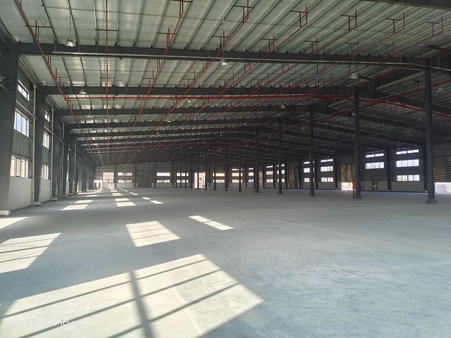 全新工业用地钢构厂房8100方招租