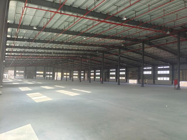 全新工业用地钢构厂房8100方招租