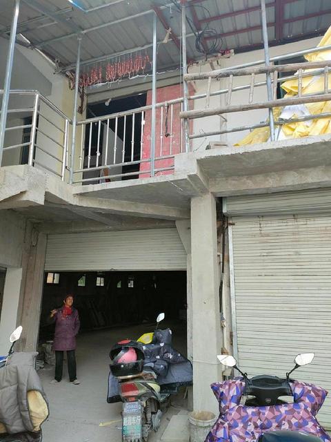 实拍近市中心1楼208平仓库出租