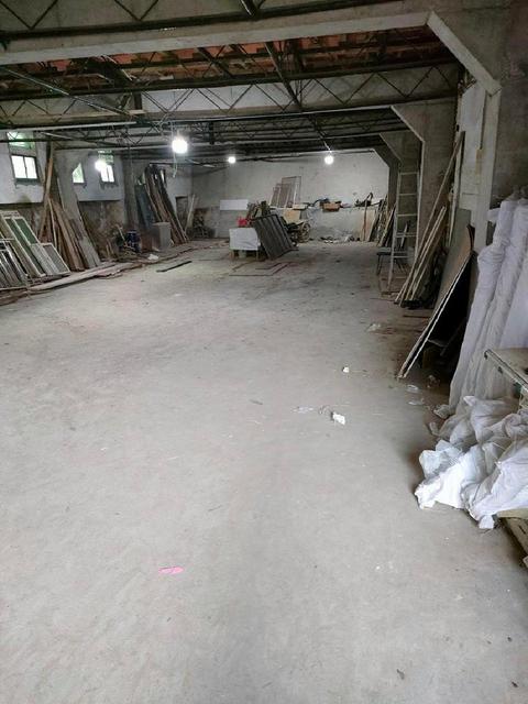 实拍近市中心1楼208平仓库出租