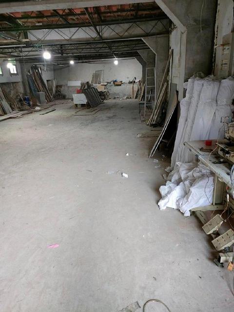 实拍近市中心1楼208平仓库出租