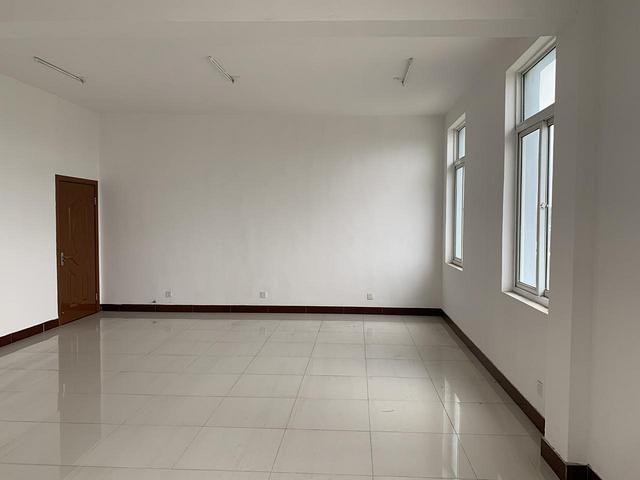 出租海陵区梅兰西路111号办公楼、宿舍