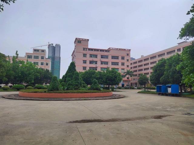 金湾虹晖路【红旗中心位置花园式厂房出租】