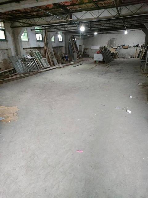 实拍近市中心1楼208平仓库出租