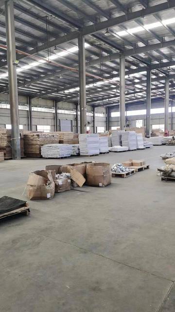 粤泰钢构和佳海工业园附近钢构一层厂房1100平方，可架行车