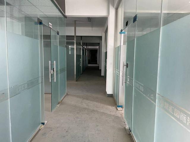 整栋可分割简装直播仓储办公物流拎包入住迎宾大道与黄山大