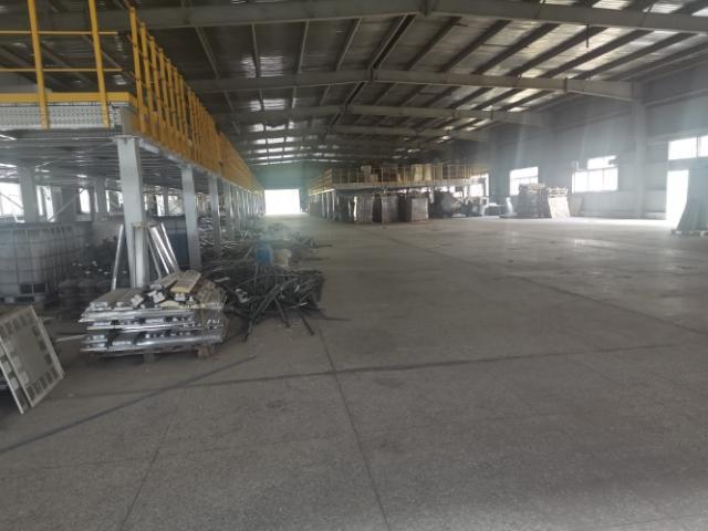 九龙湖地铁站旁一楼二楼厂房出租，每层1000，