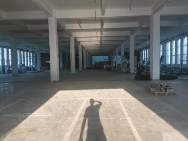 九龙湖地铁站旁一楼二楼厂房出租，每层1000，