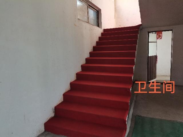 店面出租，饭店 加工  仓储均可