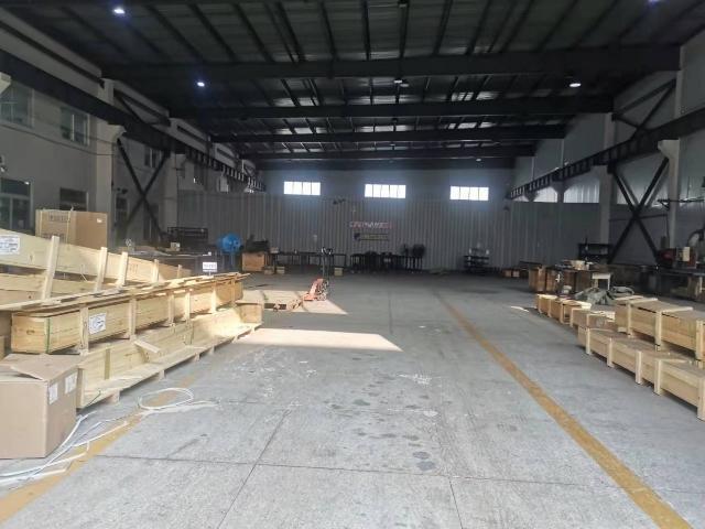 秣周路单层2300平厂房出租，可分500平