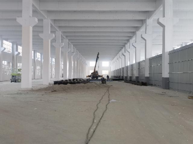 行车10吨，每跨一部行车