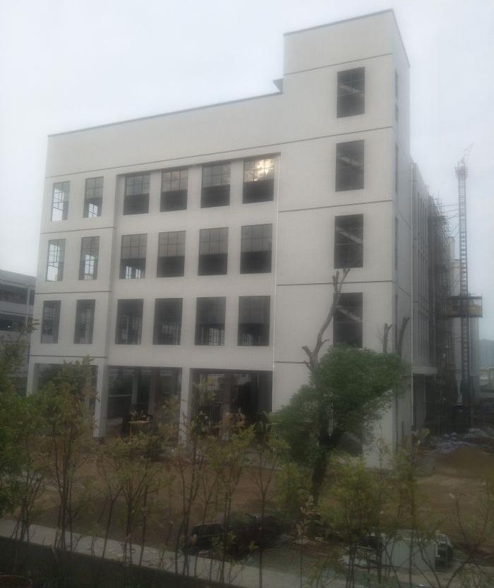 4栋四层新建标准厂房，框架结构，距离高速入口1公里