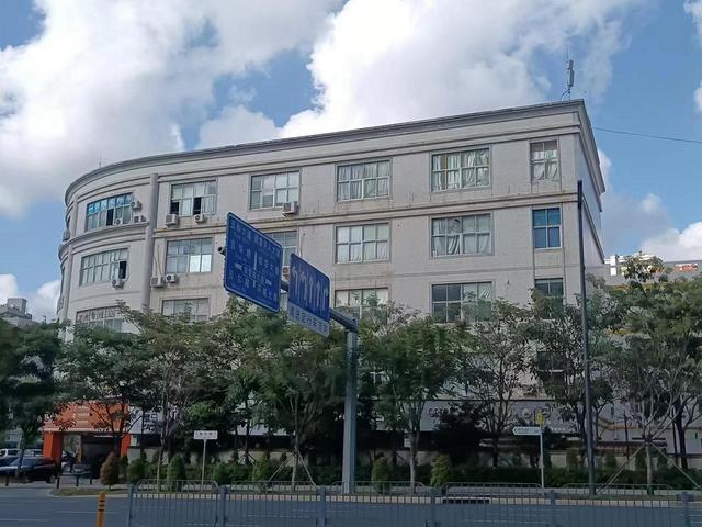 独门独院工业园出售，位置好，证件齐全，本人直接业主