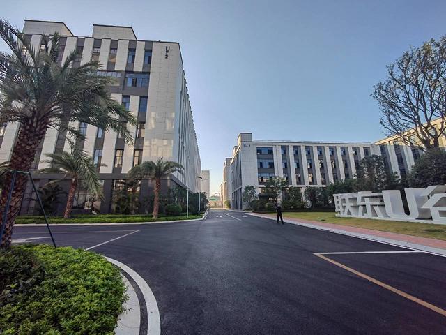 靠近东莞深圳仲恺 低价一楼花园式 现成厂房 可办证 0公摊