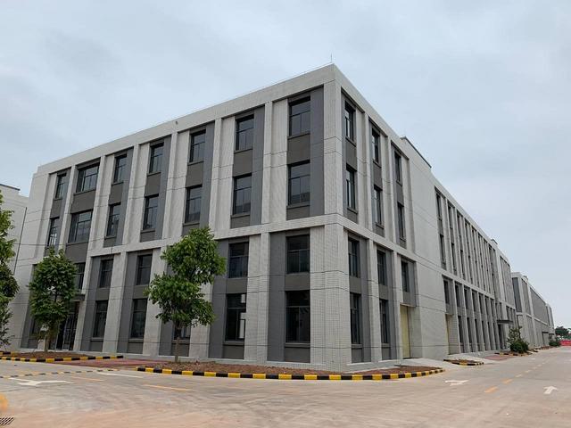 靠近东莞深圳仲恺 低价一楼花园式 现成厂房 可办证 0公摊