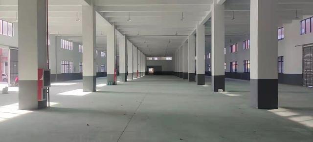 平湖占地17亩一万平可喷漆厂房出售，包过户，产证齐全