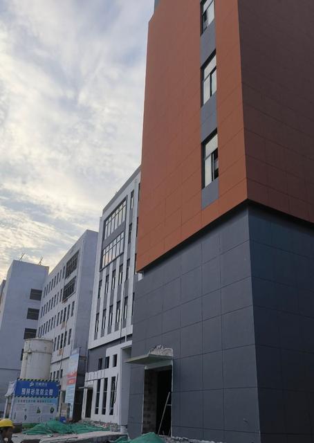 南浔产业园闸招商，高速路口园区，交通方便，配套齐全