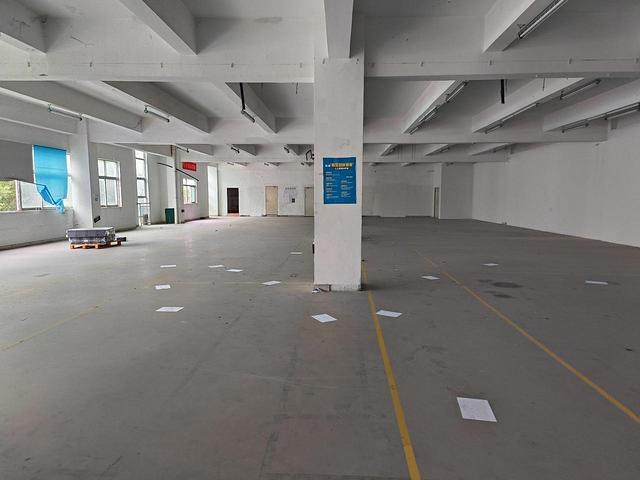 宝安石岩街道北环路地铁站附近工业园，形象好，交通便利，适合电