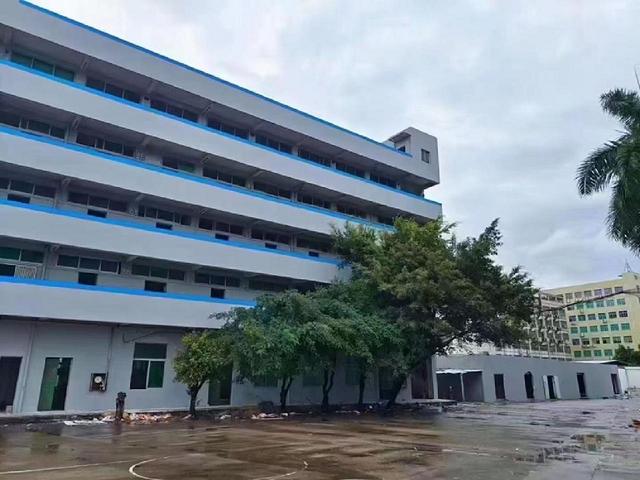 石岩原房东独院厂房1-3层5800平出租，面积实在，可分租