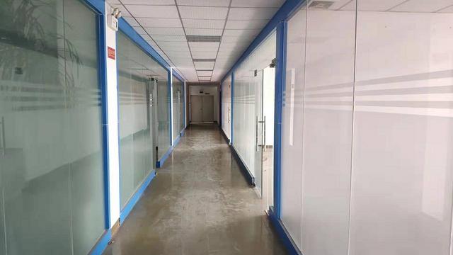 国道边小面积180平带装修无转让费厂房招租