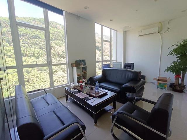 前海荔山工业区165平2加1格局精装修