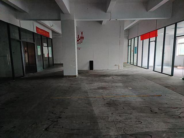 宝安石岩街道北环路地铁站附近工业园，形象好，交通便利，适合电
