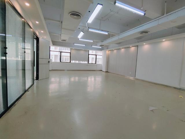 南油9号线地铁口358平可享受政府补贴适合展厅办公