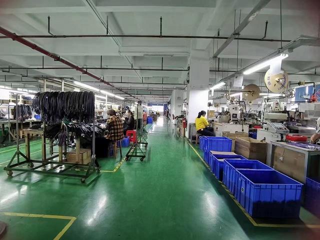 光明主干道原房东楼上2588平，精装修，园区形象好