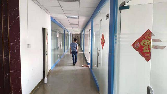 国道边小面积180平带装修无转让费厂房招租