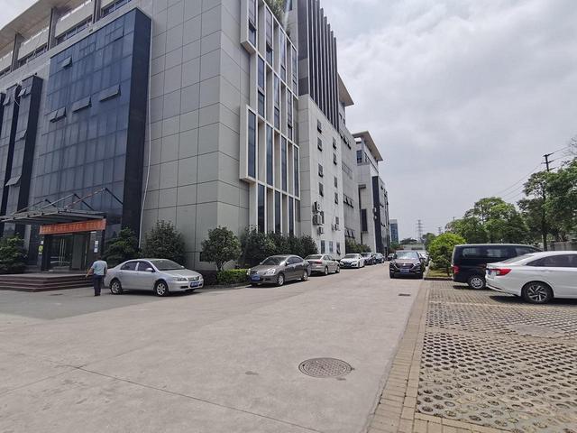 石岩新出2万平方原房东红本独院厂1000平起出租厂房可办环评