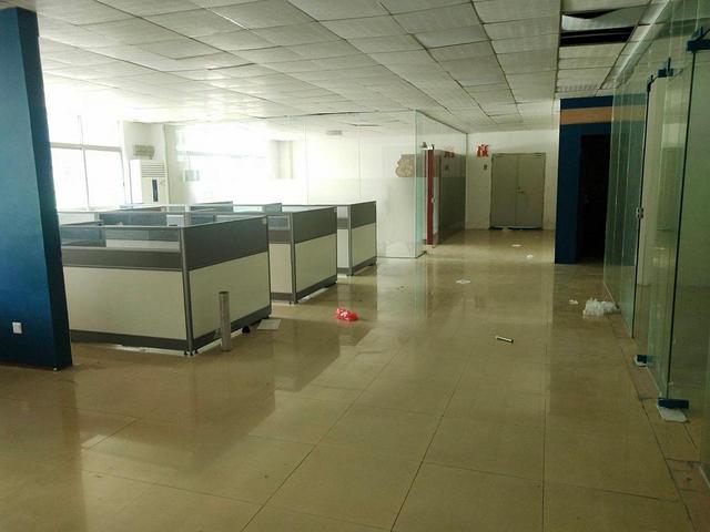 宝安石岩上屋地铁站原房东新出精装修1000平配套i