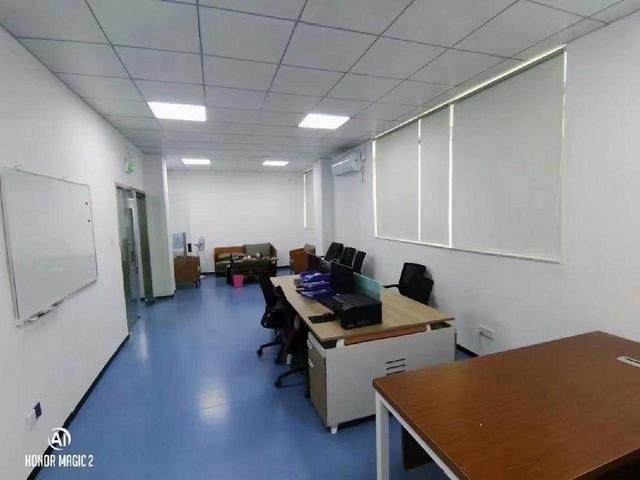 石岩水田工业区新出无尘车间厂房、1500平方米，可整租，分租