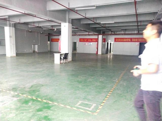 宝安石岩上屋地铁站原房东新出精装修1000平配套i