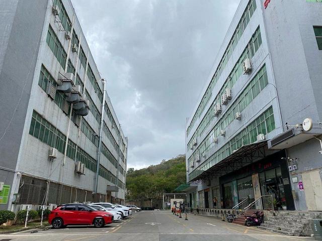 石岩高速口2000平方原房东全新精装修仓库厂房出租可分租