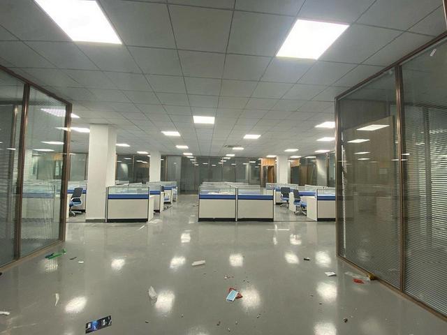 石岩高速口2000平方原房东全新精装修仓库厂房出租可分租