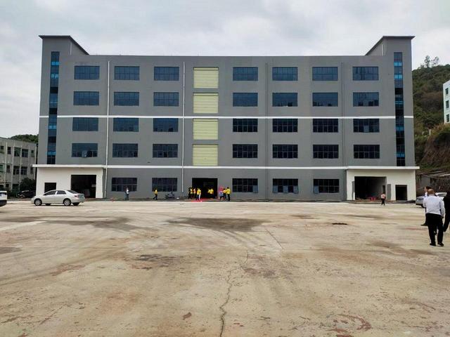 石岩靠南山独院厂房约20000平，100起分，随时可以入住